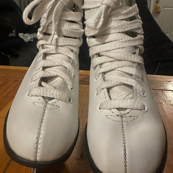 Lake Placid Girls Figure Ice Skates - Picture 2 of 6